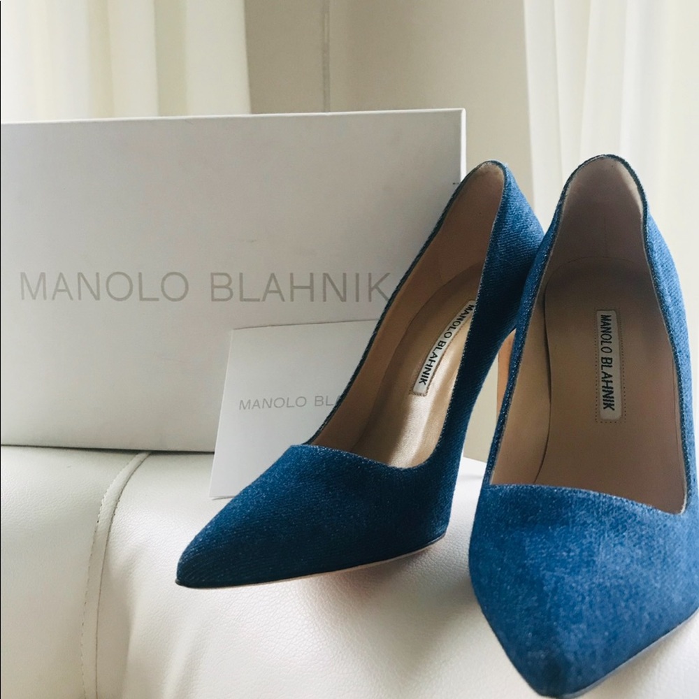 Authentic Manolo Blahnik dark denim pumps s37